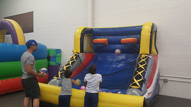 Inflatable basketball hoop